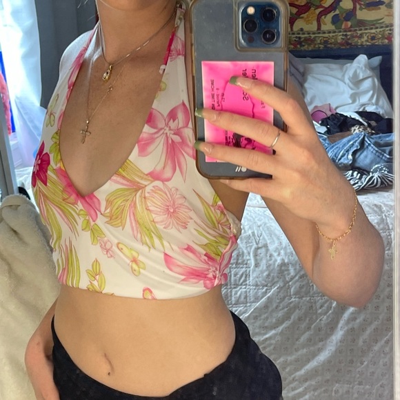 super cute halter top for the summer. Hawaii flower🌺 - Picture 1 of 3